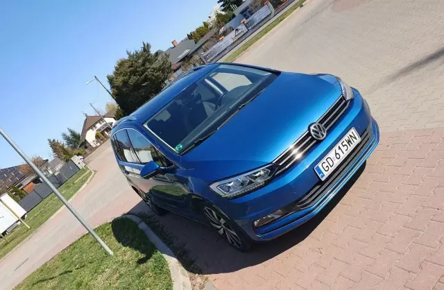 VOLKSWAGEN Touran 