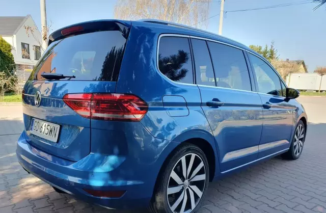VOLKSWAGEN Touran 