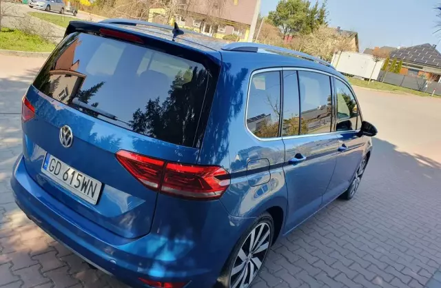 VOLKSWAGEN Touran 