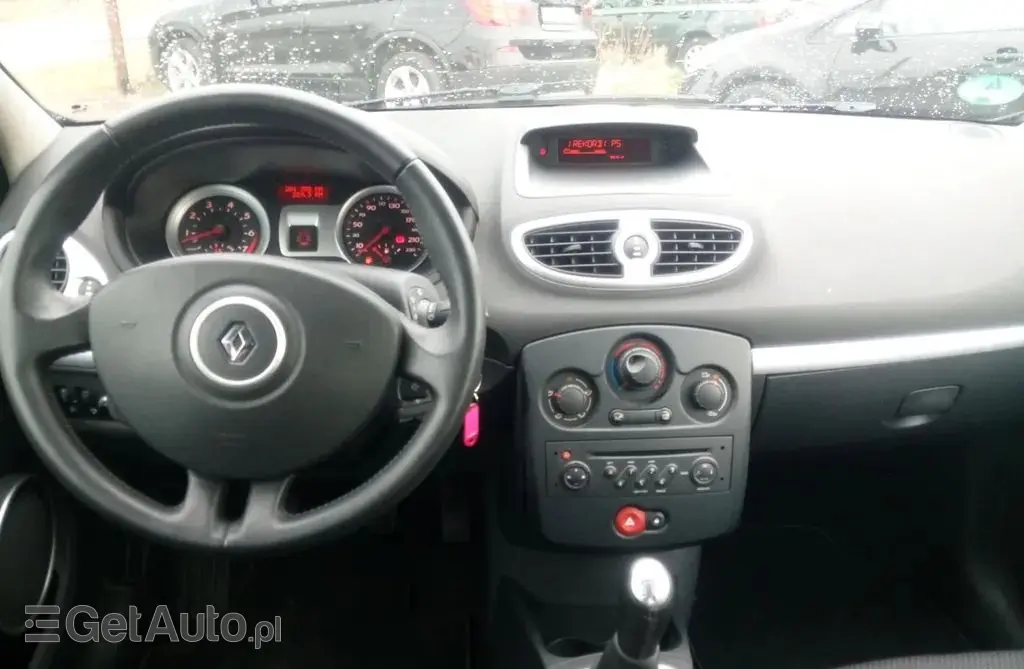 RENAULT Clio 