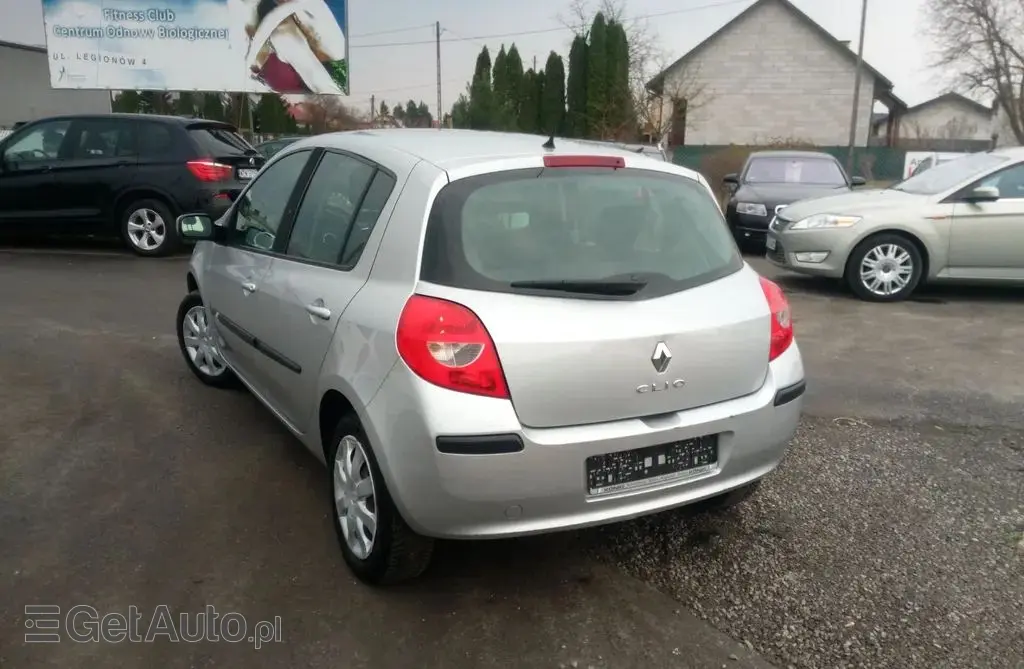 RENAULT Clio 