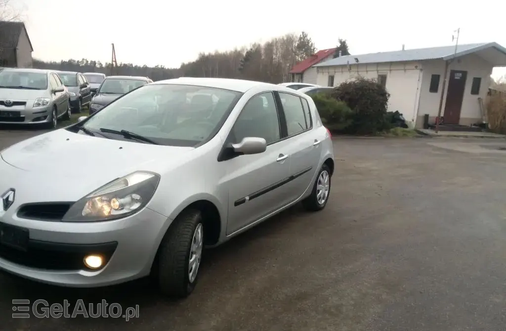 RENAULT Clio 