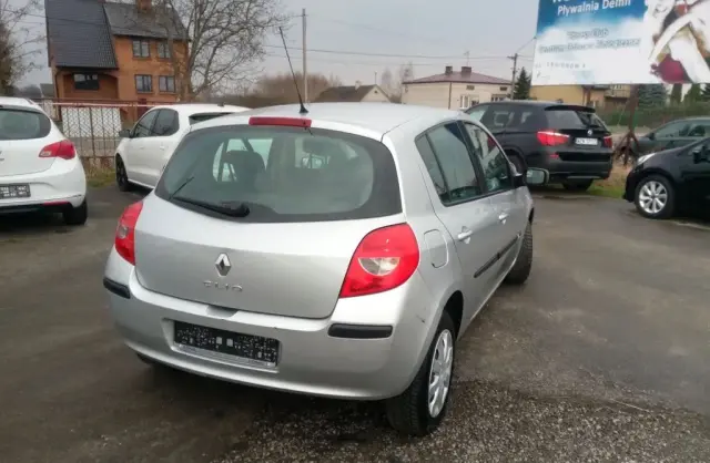 RENAULT Clio 