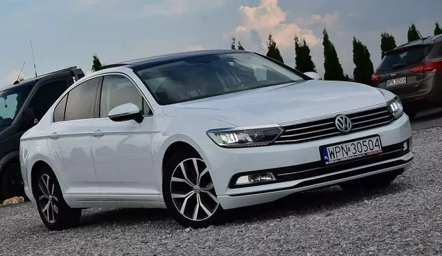 VOLKSWAGEN Passat 