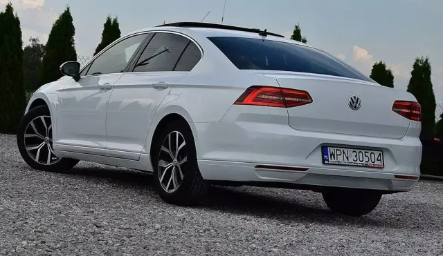 VOLKSWAGEN Passat 