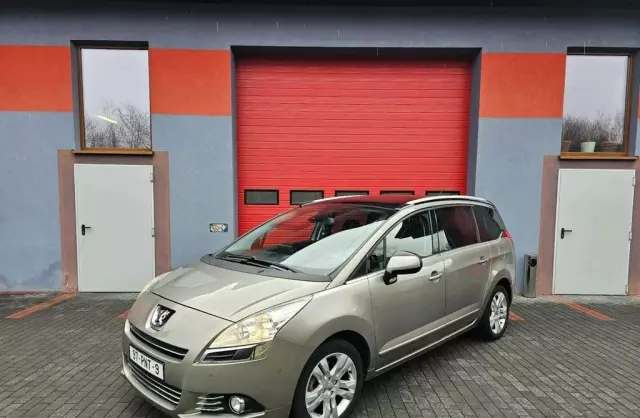 PEUGEOT 5008 