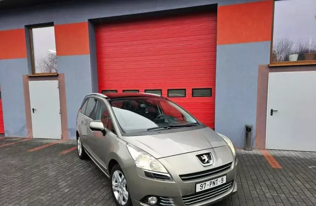 PEUGEOT 5008 