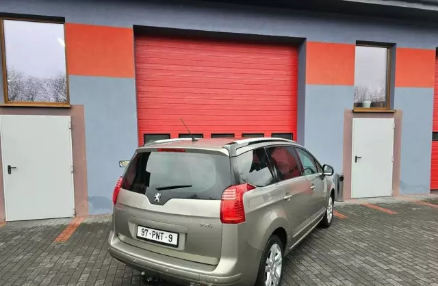 PEUGEOT 5008 