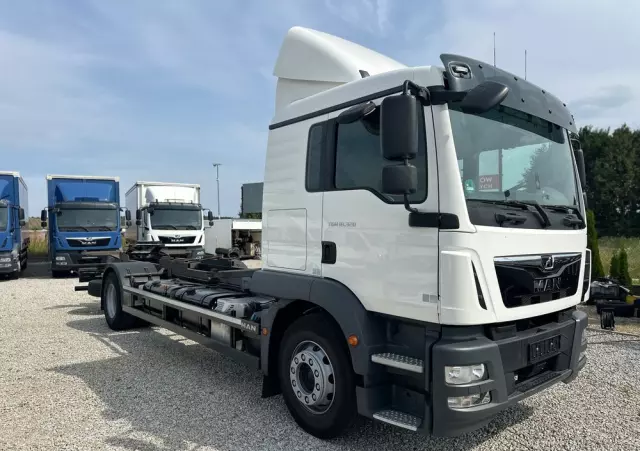 MAN TGM 18.320/E6/Automat/Sypialka/Klima/poduszka przód i tył/rama do zabudowy 