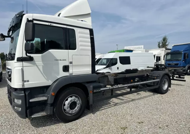 MAN TGM 18.320/E6/Automat/Sypialka/Klima/poduszka przód i tył/rama do zabudowy 