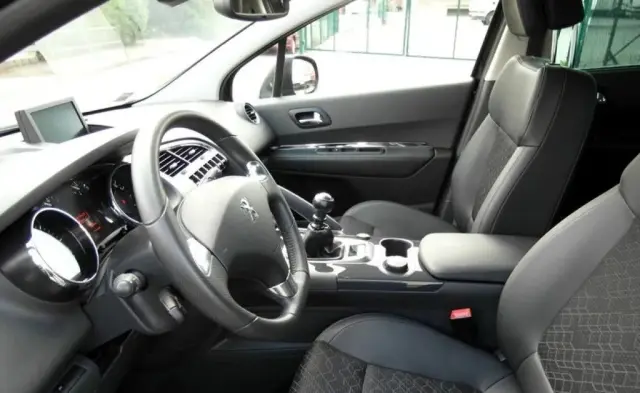 PEUGEOT 3008 