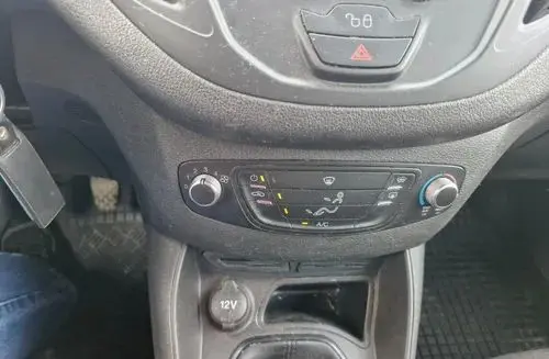 FORD Tourneo Courier 