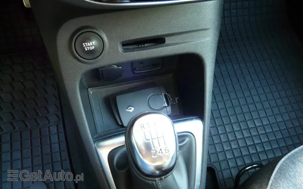 RENAULT Captur 1.3 TCe Intens