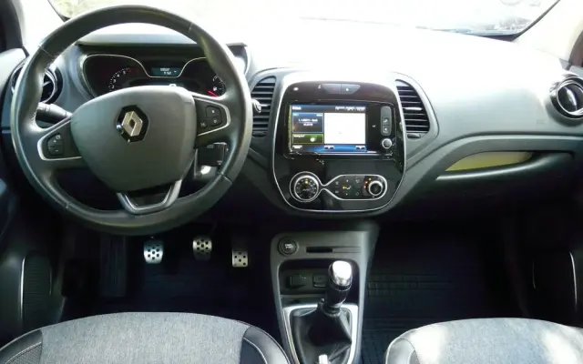 RENAULT Captur 1.3 TCe Intens