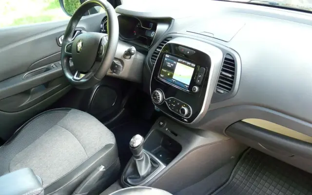 RENAULT Captur 1.3 TCe Intens