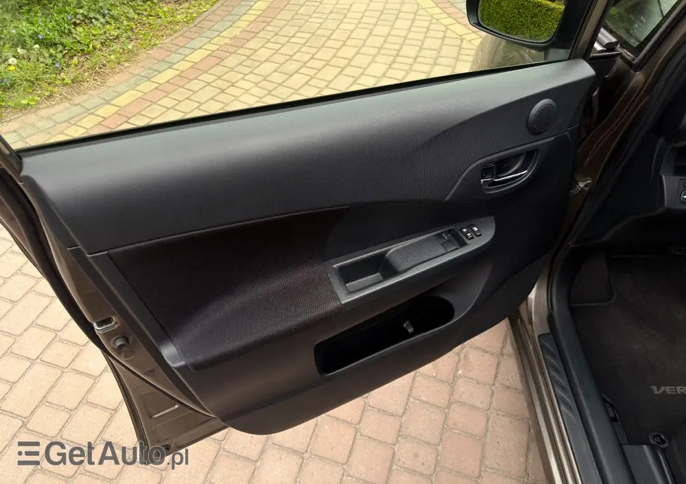 TOYOTA Verso S 1.33 Premium MS