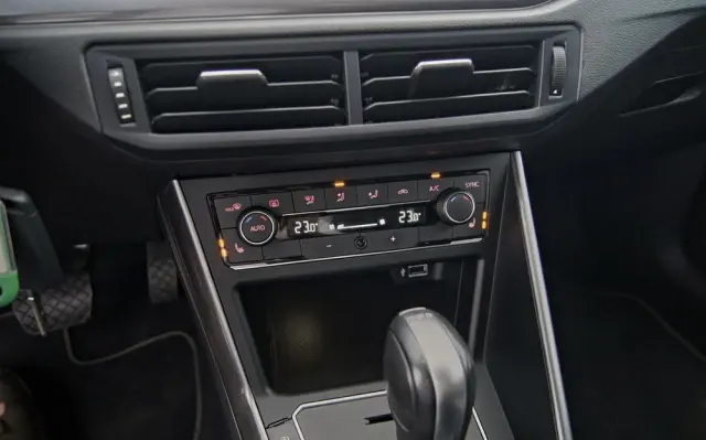 VOLKSWAGEN Polo 1.0 TSI R-Line DSG