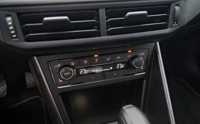 VOLKSWAGEN Polo 1.0 TSI R-Line DSG