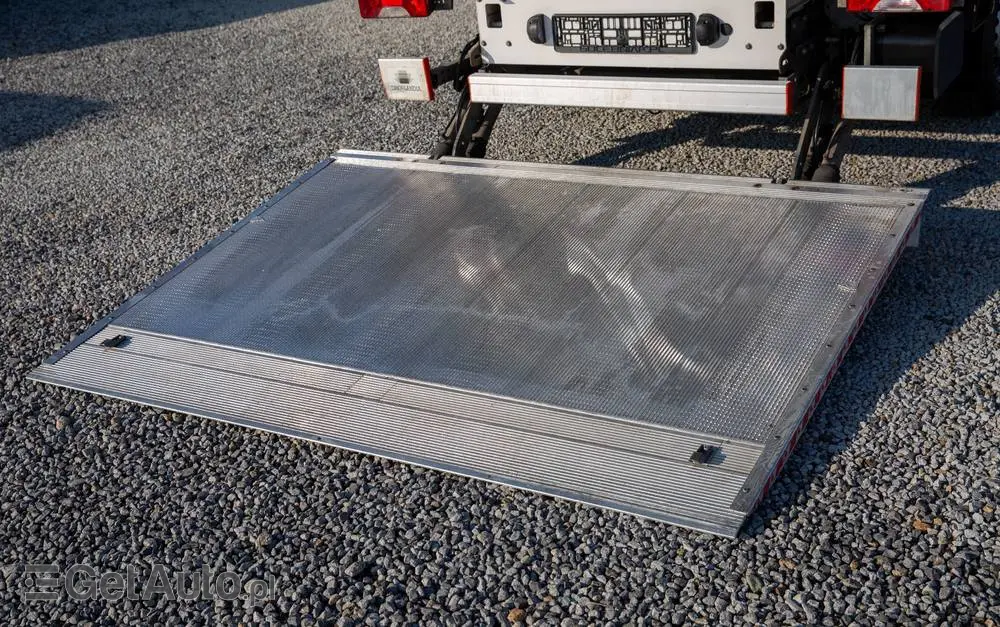 VOLKSWAGEN Crafter 177KM 8ep KONTENER + WINDA dHollandia 750kg + DRZWI BOCZNE 