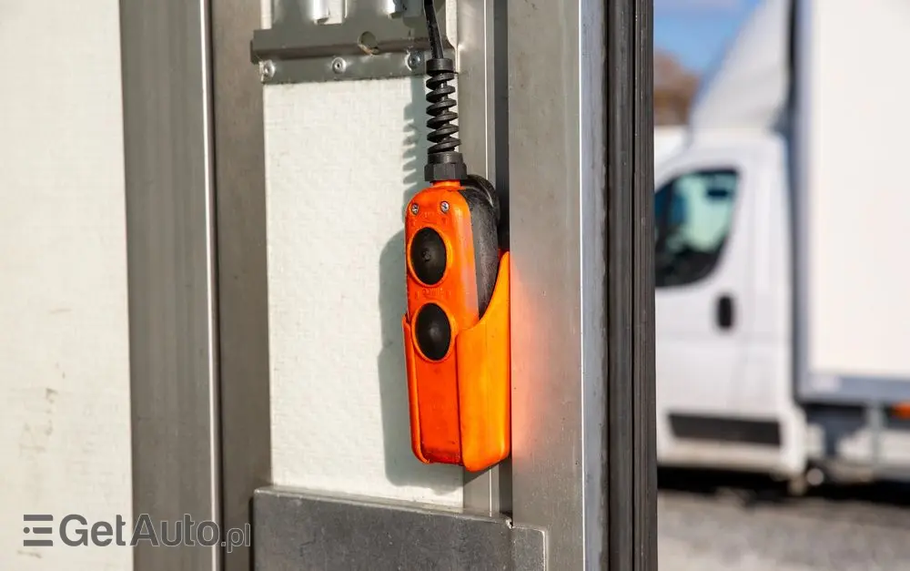 VOLKSWAGEN Crafter 177KM 8ep KONTENER + WINDA dHollandia 750kg + DRZWI BOCZNE 