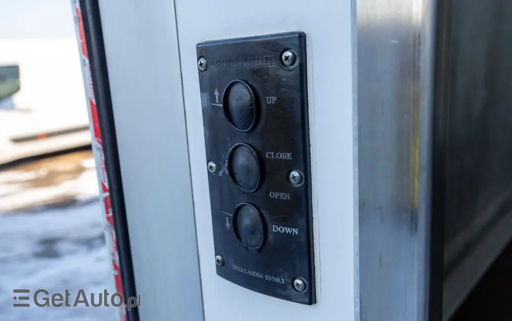 VOLKSWAGEN Crafter 177KM 8ep KONTENER + WINDA dHollandia 750kg + DRZWI BOCZNE 