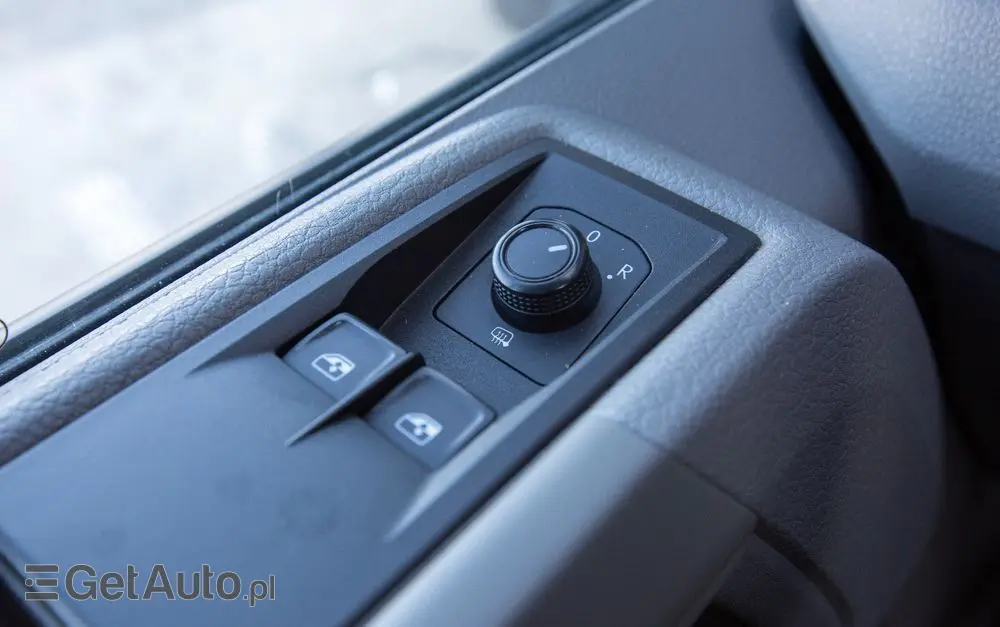 VOLKSWAGEN Crafter 177KM 8ep KONTENER + WINDA dHollandia 750kg + DRZWI BOCZNE 