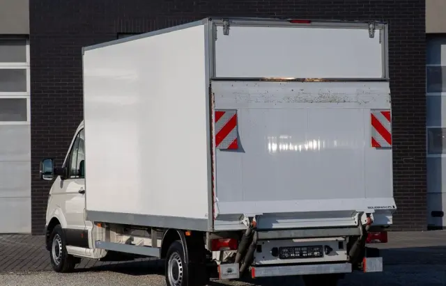 VOLKSWAGEN Crafter 177KM 8ep KONTENER + WINDA dHollandia 750kg + DRZWI BOCZNE 