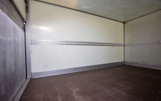 VOLKSWAGEN Crafter 177KM 8ep KONTENER + WINDA dHollandia 750kg + DRZWI BOCZNE 