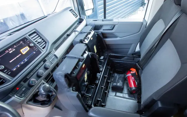 VOLKSWAGEN Crafter 177KM 8ep KONTENER + WINDA dHollandia 750kg + DRZWI BOCZNE 