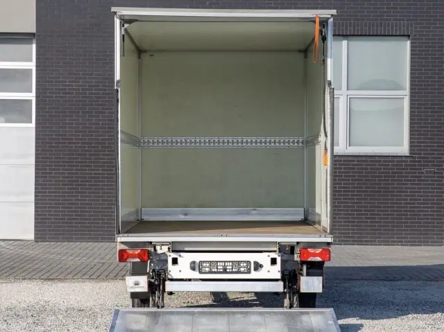 VOLKSWAGEN Crafter 177KM 8ep KONTENER + WINDA dHollandia 750kg + DRZWI BOCZNE 