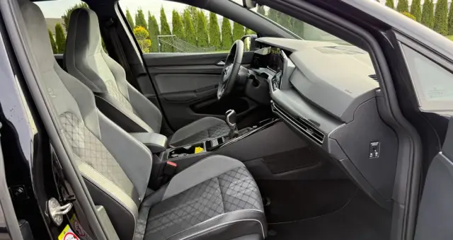 VOLKSWAGEN Golf 1.5 TSI OPF R-Line
