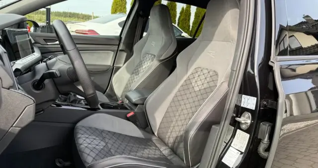 VOLKSWAGEN Golf 1.5 TSI OPF R-Line