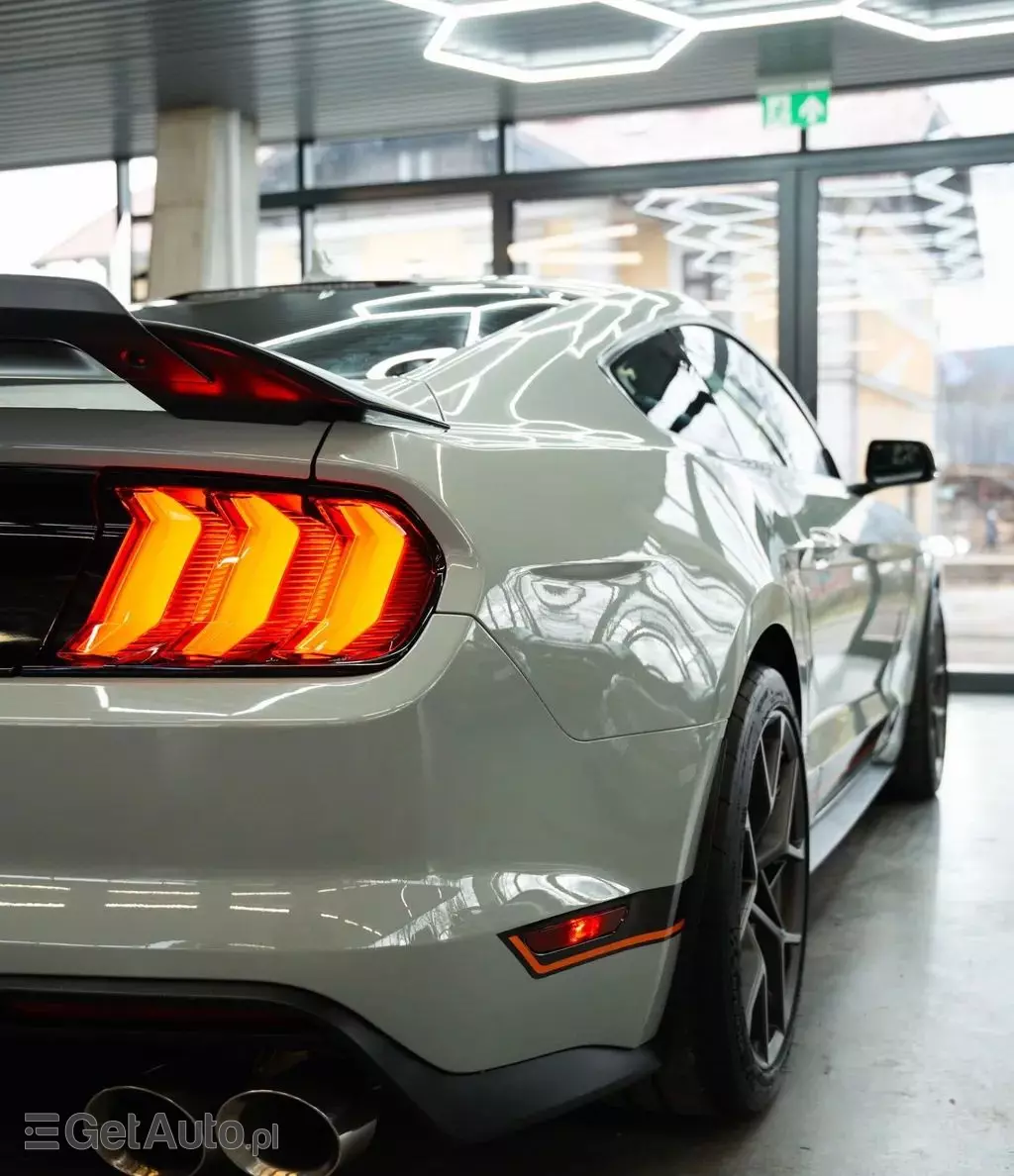 FORD Mustang 
