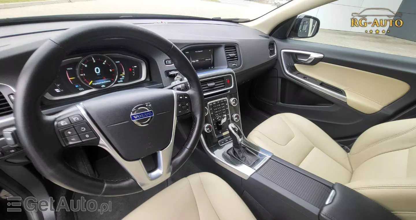 VOLVO V60 