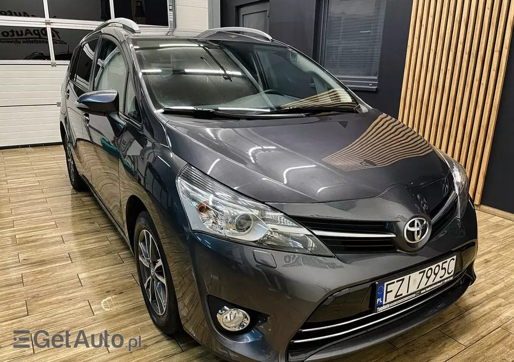 TOYOTA Verso 
