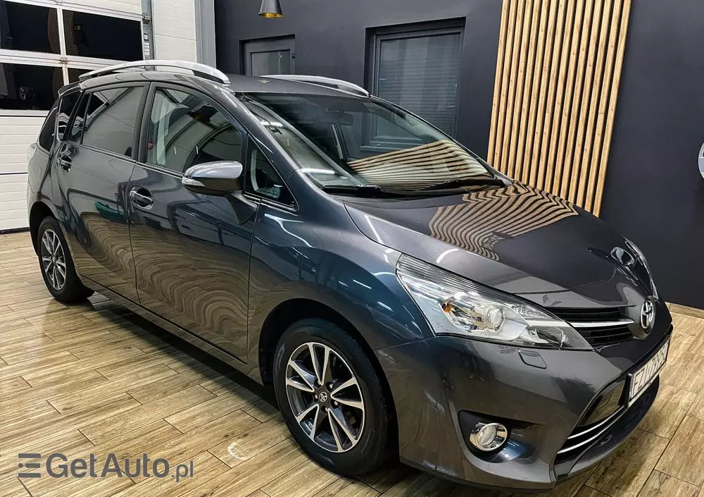 TOYOTA Verso 
