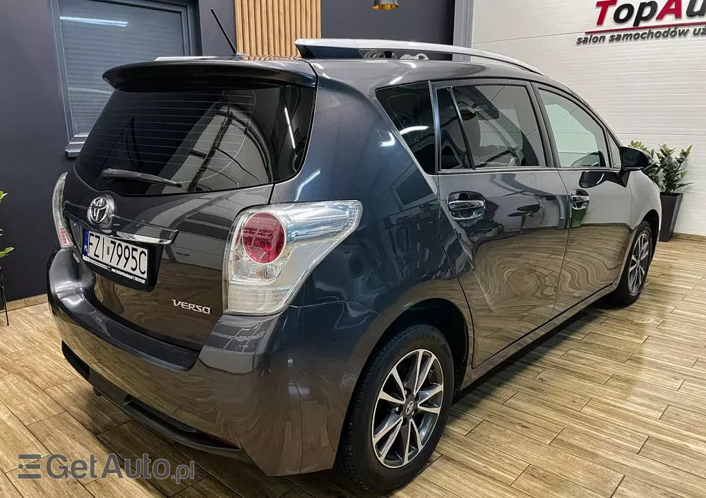 TOYOTA Verso 
