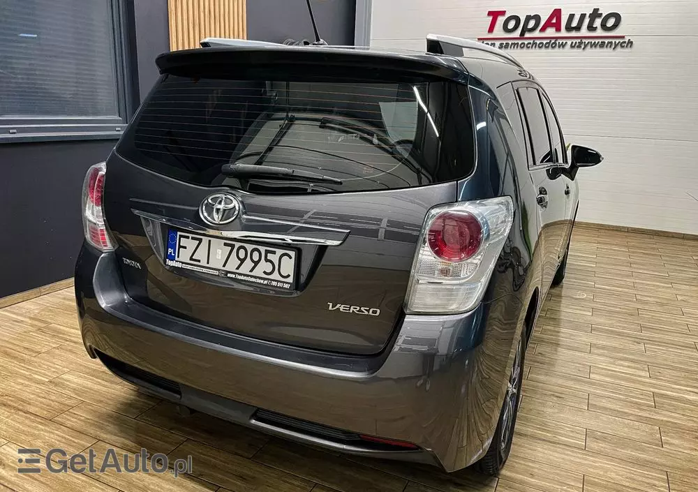 TOYOTA Verso 