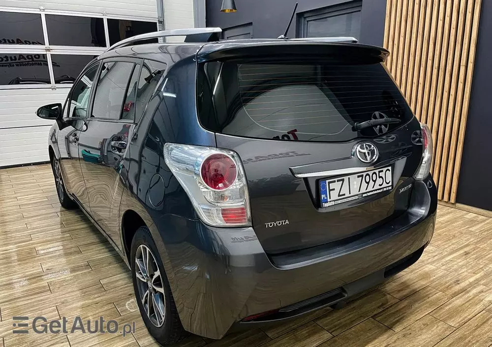 TOYOTA Verso 