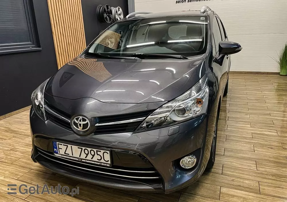 TOYOTA Verso 