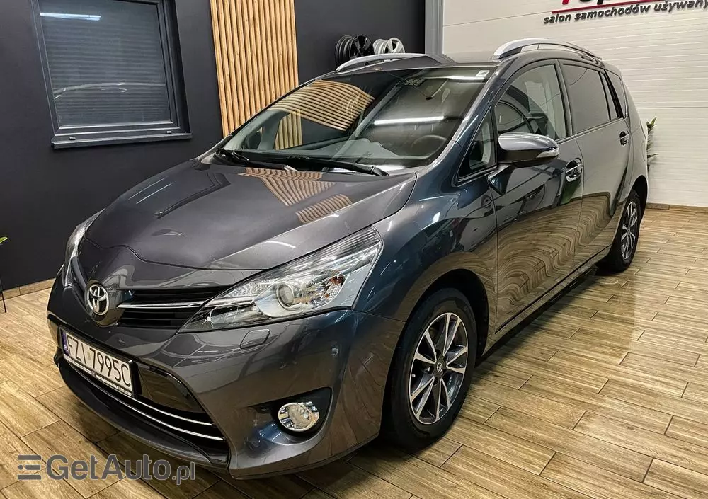 TOYOTA Verso 