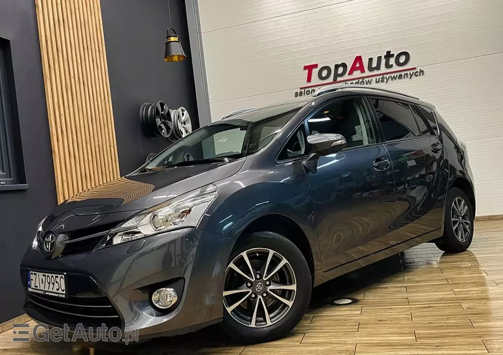 TOYOTA Verso 