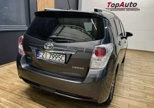 TOYOTA Verso 