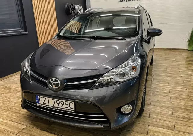 TOYOTA Verso 