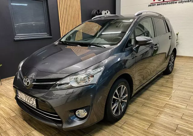 TOYOTA Verso 