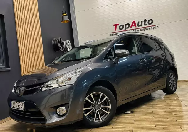 TOYOTA Verso 