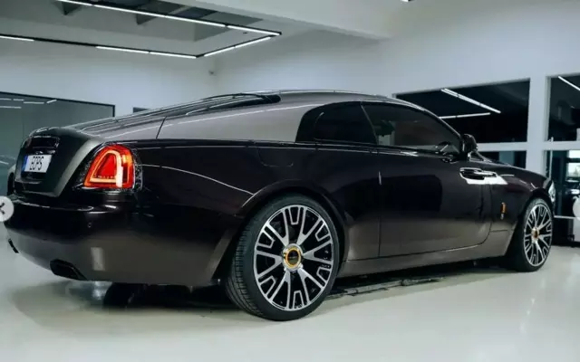 ROLLS-ROYCE Wraith 