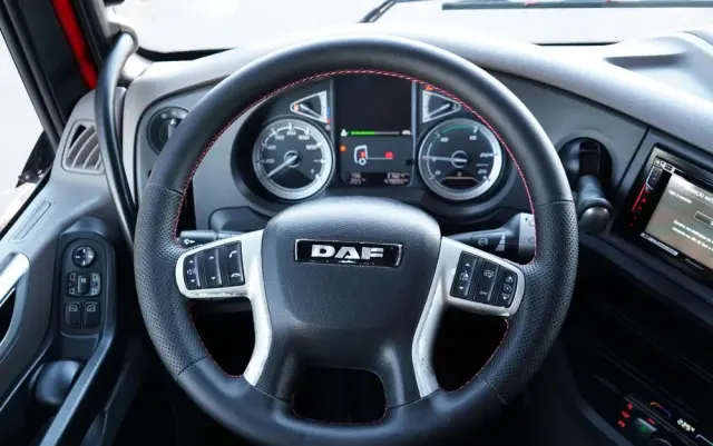 DAF XF 480 / SPACE CAB / RETARDER / KLIMATYZACJA POSTOJOWA / OPONY 100 % / SPROWADZONY / PO KONTRAKCIE SERWISOWYM 