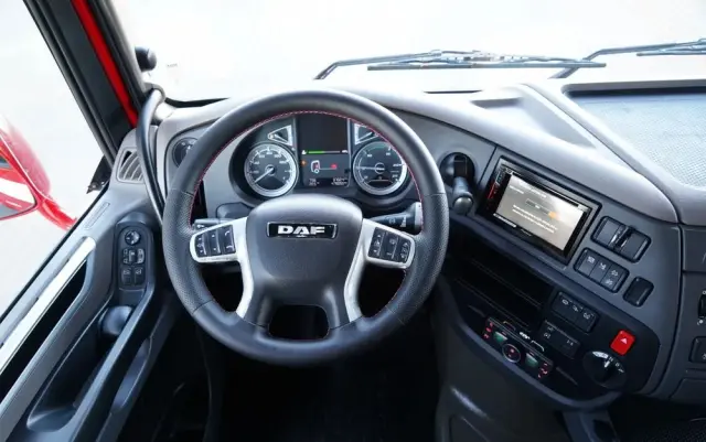 DAF XF 480 / SPACE CAB / RETARDER / KLIMATYZACJA POSTOJOWA / OPONY 100 % / SPROWADZONY / PO KONTRAKCIE SERWISOWYM 