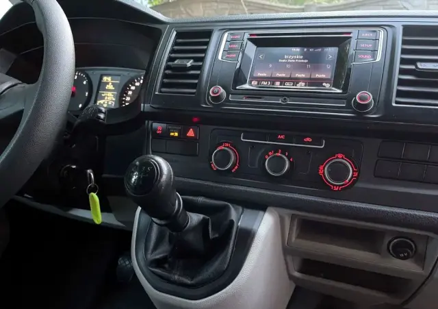 VOLKSWAGEN Transporter T6 